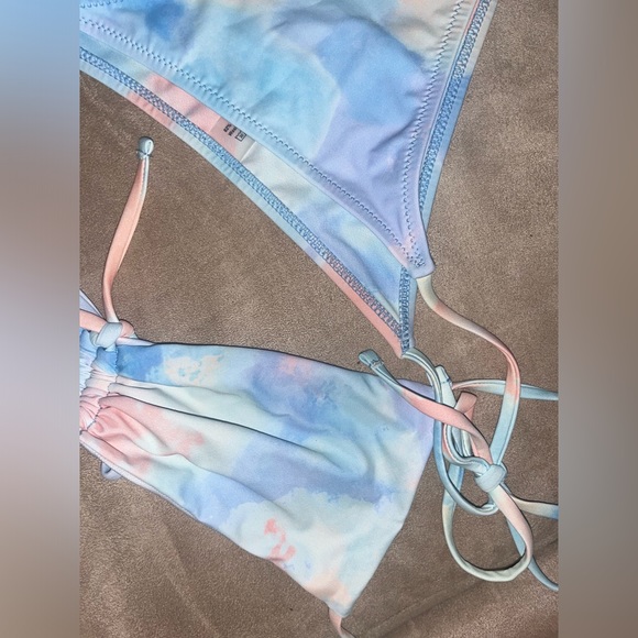 Bikini - Picture 2 of 3